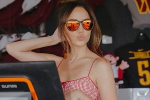 这个真漂亮！杜兰特连线美女记者 邀请其看比赛&赛后可以一起吃点