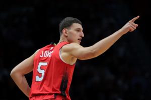 约维奇是第五个提前续约的2022届新秀 12号秀和状元最高5年2.87亿