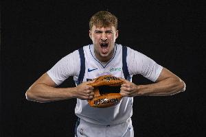 独行侠VS雷霆首发：弗拉格&浓眉&克莱&拉塞尔&莱夫利登场 SGA缺阵