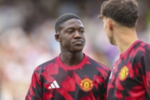 记者：梅努对自己出场时间少感到不满，冬窗可能寻求外租离开曼联