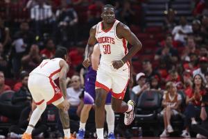 发挥不错！卡佩拉替补出战得到8分7篮板2助攻 其中4个前场板