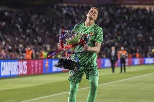 什琴斯尼：亚马尔延续势头将成为世界最佳 愿将经验传授给新人