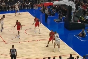 卡梅隆-约翰逊谈约基奇离谱妙传：我的错 我应该投进那个球