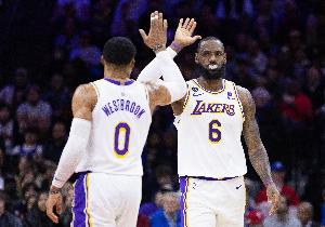 丹尼-格林：威少无球可打不是詹姆斯的错 他离开湖人后又打了几年