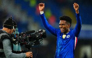 埃斯特旺：想要回报球迷期待不能让他们失望，尽我所能让他们骄傲