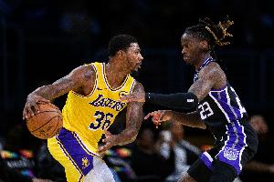 防守功力仍在！斯玛特11投5中砍下14分3板2助4断 外线不准8中2