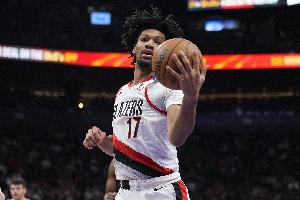 爱吃火锅！夏普24中7&三分9中1拿19分 6失误&多次扣篮被盖