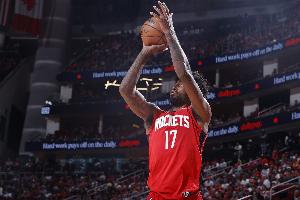 🔥Heave！伊森首节半场超远压哨三分一发入魂！