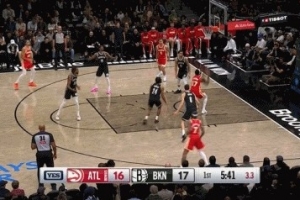 大举反击！奥孔武切入扣篮得手 老鹰3分钟轰出18-5强势反超