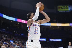 这么强的嘛!阿杰伊·米切尔半场11中5砍下12分2板2助2断