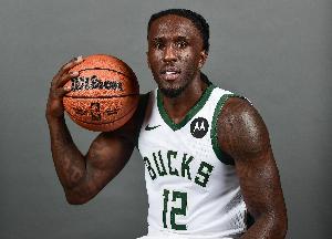 雄鹿官方：普林斯今天接受了颈椎间盘突出手术 将无限期缺阵