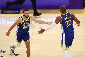 我不得分没关系！霍福德晒库里数据：😱😱忒不可思议了！！