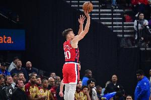 难堪大用!博格丹9中2&三分6中2拿到6分3助 多次大空位投丢