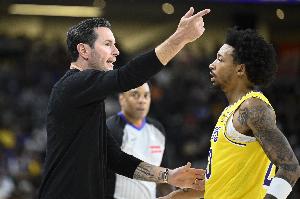 尼克·史密斯：在黄蜂时被教导别犯规 但来湖人后你得有身体对抗