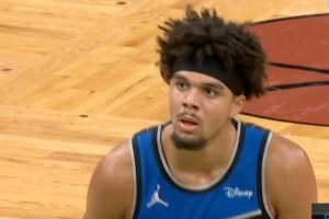 何方神圣！庞达突破过掉米诺特双手暴扣2+1 单节5中5砍13分！