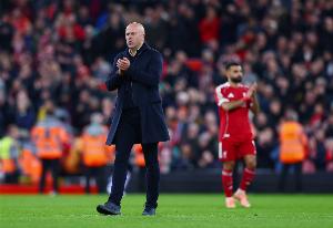 邮报：斯洛特获得最佳教练奖项但没去领，利物浦大使代为领奖