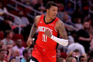 乘胜追击！小史密斯接阿门回传双手暴扣 火箭领先15分打停太阳