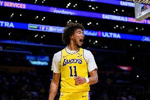 海斯：我与这支湖人有着深厚的友谊 所以我们必须相互保护