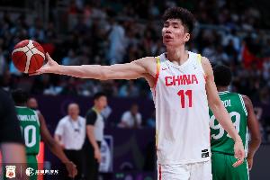 郭士强：考虑到前段时间余嘉豪来回奔波 这次世预赛就不用回来了