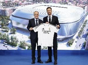 马卡：皇马主帅阿隆索获得弗洛伦蒂诺的支持，球员了解到这点