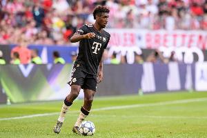 慕尼黑日报：科曼回安联告别时，送拜仁前队友每人一个LV包包