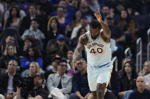 弹无虚发！哈里森·巴恩斯首节3记三分拿到10分1板3助