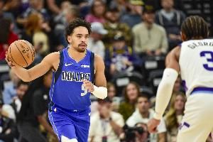 小內姆哈德连续2场至少场均20分10助且失误≤1 历史新秀第一人