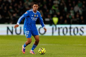 又伤了！😖阿诺德今夏免签加盟皇马，伤缺时间近100天 出场16次