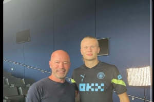 哈兰德社媒晒同阿兰·希勒合影：感谢3年前的建议，它很管用😅