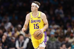 77不在我来扛！里夫斯第三节单节5中5&11罚9中爆砍22分