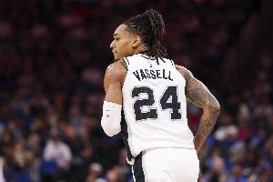 持续输出！瓦塞尔三分再中 半节时间已独得13分