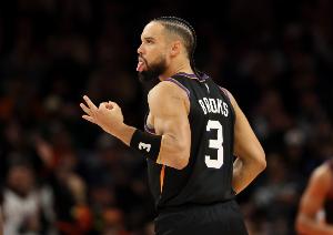 面对旧主！狄龙首节8中6高效砍下14分2助攻