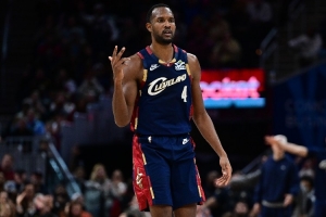 填满数据栏！莫布里19投8中&罚球2中2 得到18分10板1助1断1帽