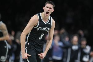 打得还行！8号秀杰明5中3拿到8分4板7助