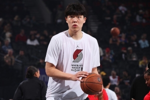 媒体人：杨瀚森作为轮换是合格的 但首发他确实现在能力有限