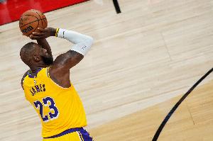 船记晒数据：詹姆斯第四节单节6投5中 恩比德一整场21中4