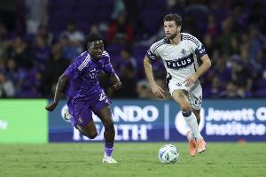 官方：温哥华白浪执行穆勒的合同选项，球员明年继续征战MLS