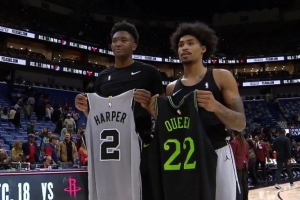 2025届新秀翘楚！榜眼哈珀和13号秀奎因赛后交换球衣