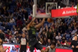 风云突变！墨菲扣篮将分差追到2分打停马刺 鹈鹕最多曾落后25分