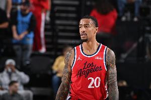 外线频频被放空！科林斯&邓恩半场三分合计9中2“怒砍”8分