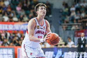 次节回暖！郭艾伦半场首发13分钟 4中2拿到4分4助攻