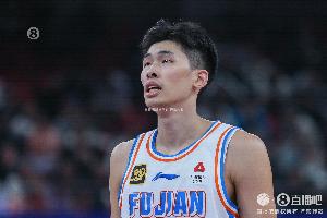 这是在梦游？邹阳半场9分钟仅1次出手打铁&两罚全丢 没有得分进账