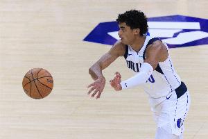 浓眉：克里斯蒂原本就有多种能力 他新秀赛季以来自信心进步最大