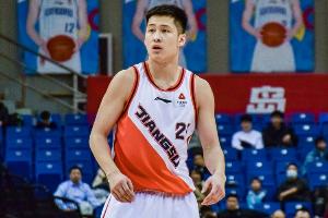 记者：上海新援崔晓龙训练中拉伤大腿后侧肌群 将缺席今晚揭幕战