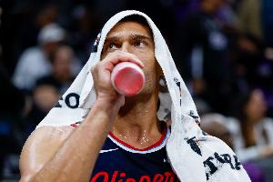 卢谈大洛重返轮换：基于对位需求做的调整 专门对戈贝尔这类内线