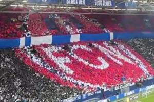 太震撼了！沙尔克04看台1秒钟完成队徽TIFO变换，欢迎来访对手