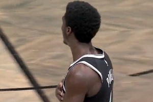 惨案！德雷克·鲍威尔三分再进 篮网领先雄鹿40分之多！