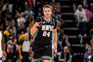 三分命中率49.2%！本场8中7！队记：我怀疑快船不知道斯潘塞是谁