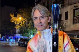 因扎吉参加米兰冬奥会火炬传递，社媒晒照：激动人心的时刻