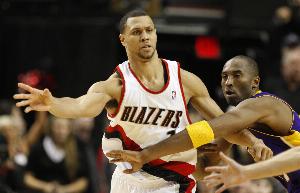 蒙蒂：罗伊某些比赛的表现几乎可以和韦德相媲美 甚至能超过他